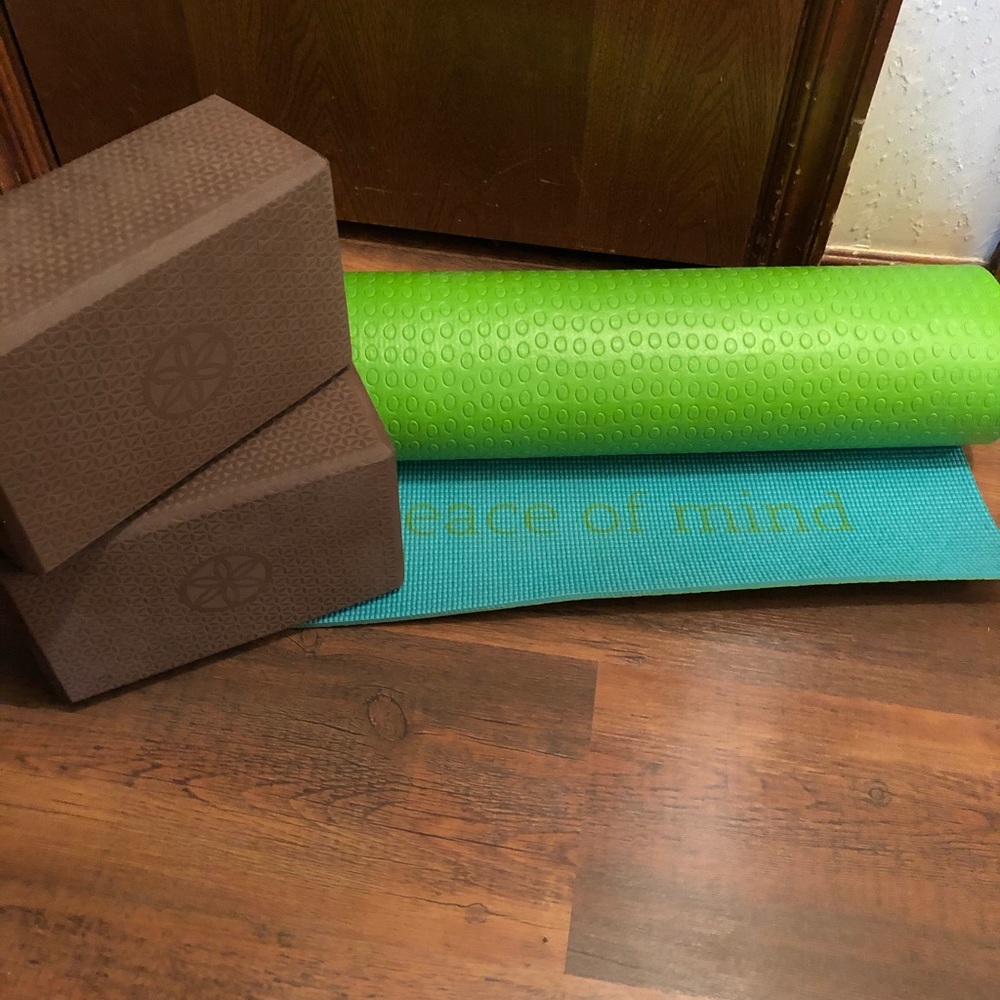 Yoga mat & blocks